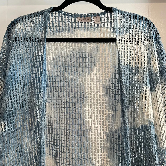 Easywear by Chicos Sky Blue & White Tie Dye Design Open Work Cardigan. Size 3. - Picture 4 of 9